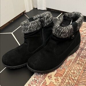 Khombu Black and Gray Winter Boots